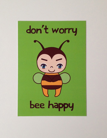 voorkant groene wenskaart met illustratie van een bij met de tekst don't worry bee happy