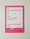 achterkant roze uitnodiging met illustratie van een poes met de tekst ik vind jou poeslief kom jij ook op mijn feestje?
