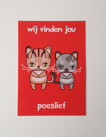 voorkant rode wenskaart met twee poesjes en de tekst wij vinden jou poeslief