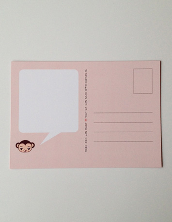 achterkant oranje wenskaart met illustratie van twee apen met de tekst wij zijn apetrots op jou